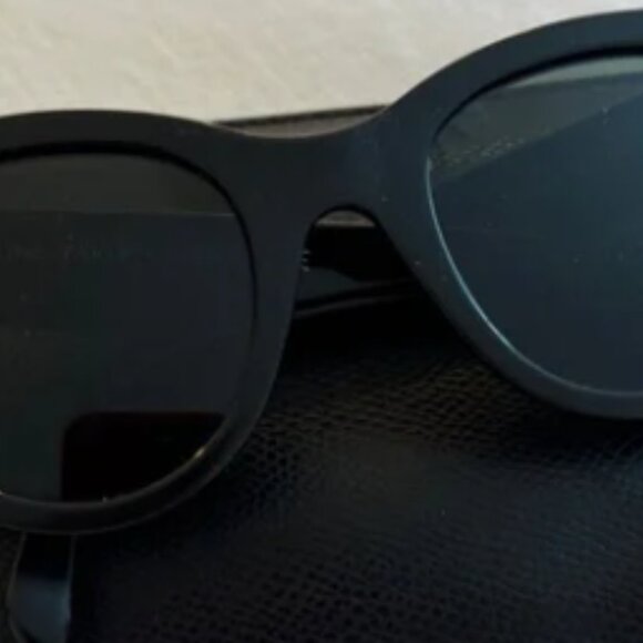 Celine CAT EYE S003 SUNGLASSES IN ACETATE WITH MINERAL GLASS LENSES
BLACK - Picture 6 of 6